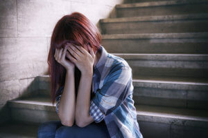 A distraught woman is in need of a bipolar disorder treatment program